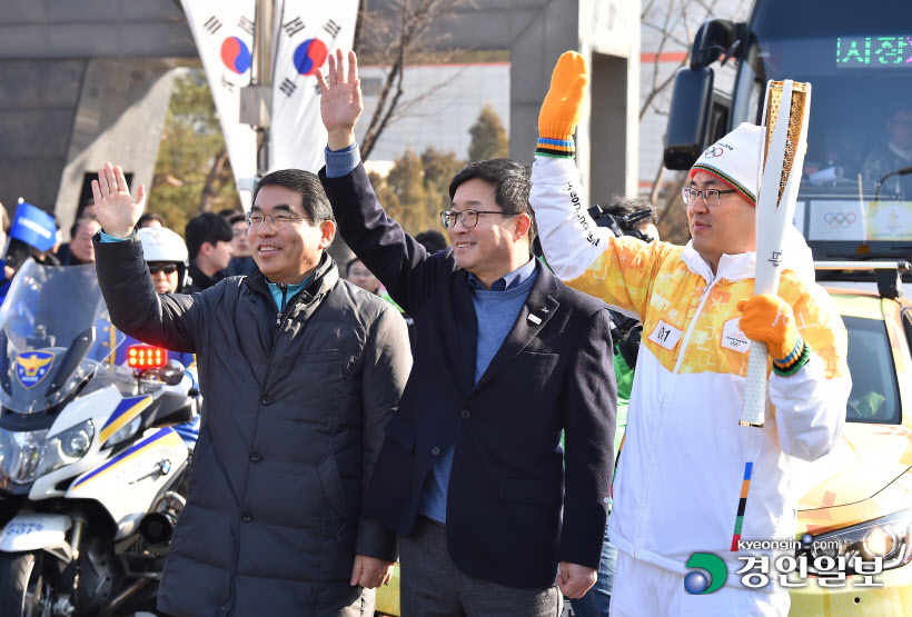 [경인포토]수원서 경기도 성화봉송 스타트