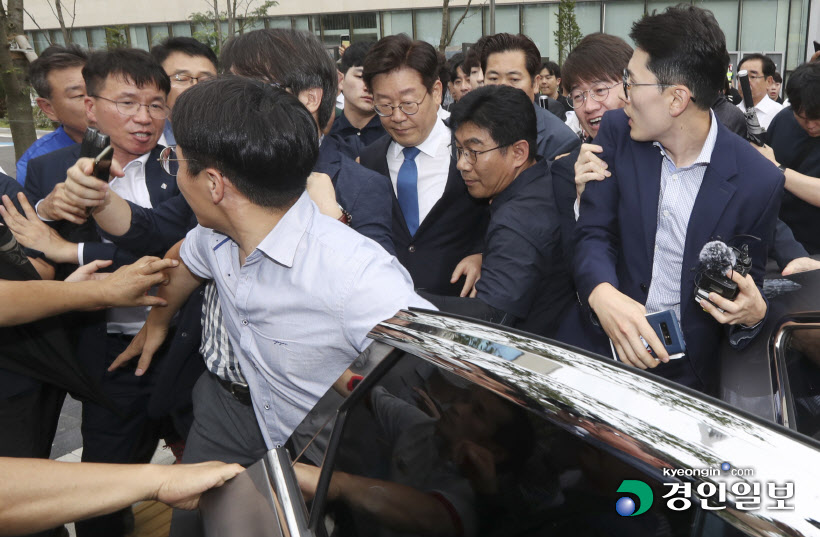 [경인포토]난감한 이재명 경기도지사