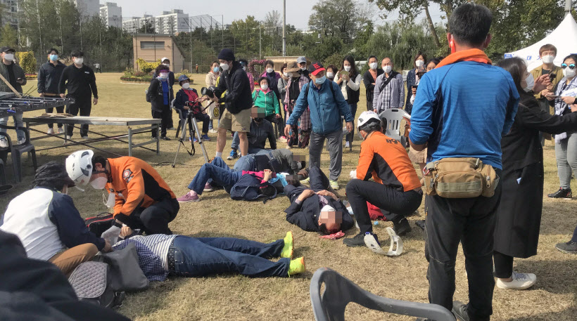 부평미군기지 개방행사장 구조물 낙하사고