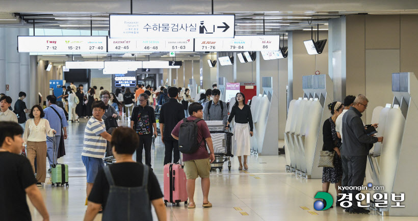 연휴 앞둔 김포공항 (10)