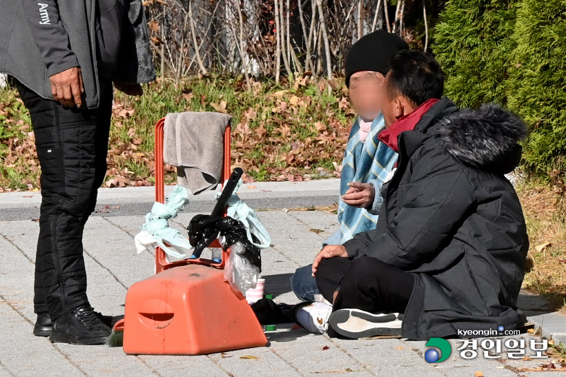 수원역 노숙자 추위 스케치 (1)