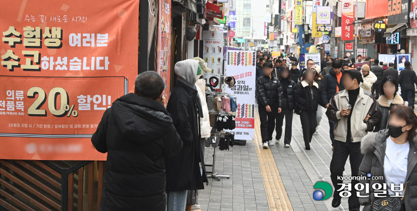 수능 후 첫 휴일 로데오거리 스케치 (8)