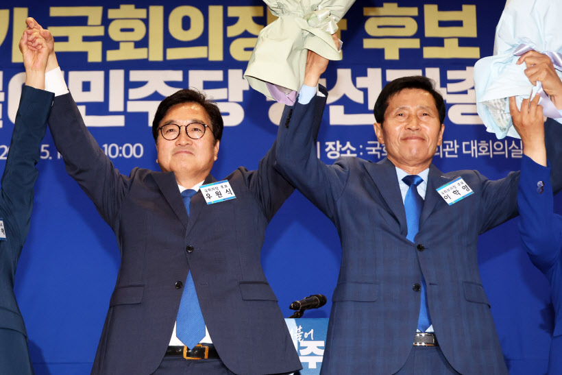 국회의장단 후보로 뽑힌 우원식·이학영<YONHAP NO-4870>