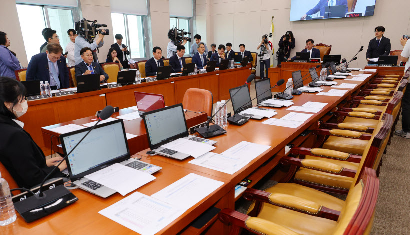 국토교통위원회의 빈 자리