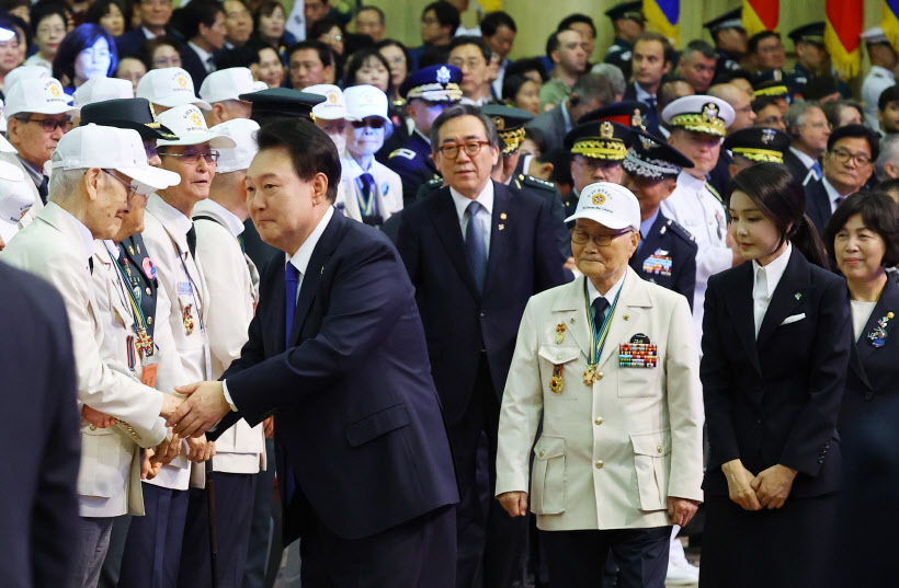 4윤석열 대통령, 6·25전쟁 74주년 행사 참석 국...<YONHAP NO-2434>