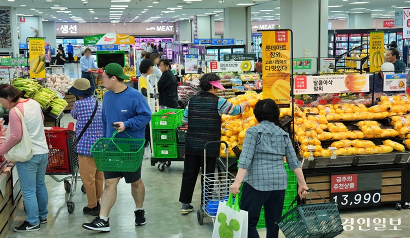 수도권 대형마트 대부분이 추석 당일날 영업을 이어간다. 사진은 도내 한 대형마트. /경인일보DB