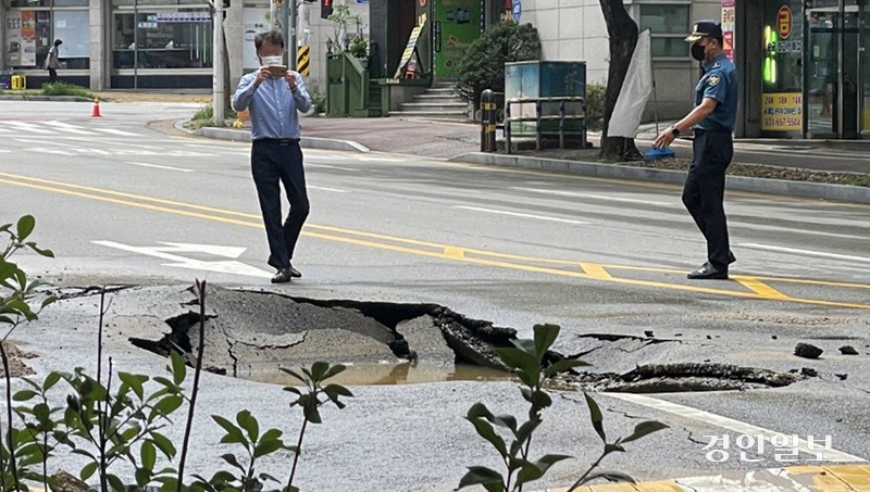 도내에서 발생했던 싱크홀 사고. /경인일보DB