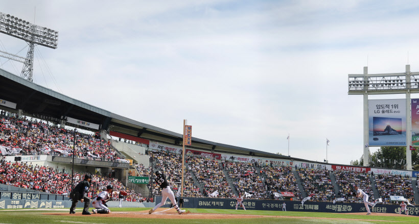 관중 가득한 'KBO 준플레이오프 1차전'