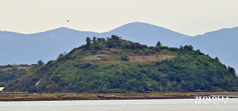 망향대에서 바라본 북한 초소