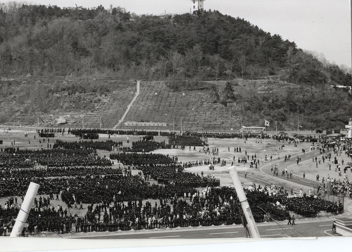 1974년 5월 10일 진행된 인천항 갑문 준공식. /인천항만공사 제공