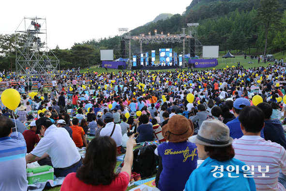 오는 25일 오후 파주 서원밸리에서 국내 최정상급 가수들이 출연하는 K팝 향연이 ‘그린콘서트’가 개막한다.(지난해 그린콘서트) /서원밸리 제공