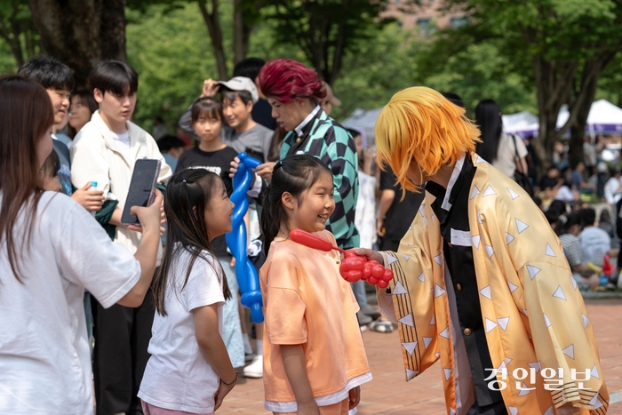 지난 25일 청강문화산업대학교에서 개최된 ‘해월애니메이션 축제’에서 아이들이 뽀로로 등 다채로운 캐릭터와 애니메이션 체험을 하며 즐기고 있다. 2024.5.25 /이천시 제공