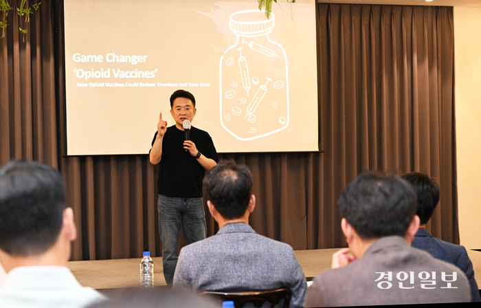 지난 5일 오후 수원 파티움하우스에서 열린 경인일보 미래사회포럼에서 강사로 나선 남경필 전 경기도지사가  ‘시작된 미래’라는 주제로 강연하고 있다. 2024.6.5 /임열수기자 pplys@kyeongin.com