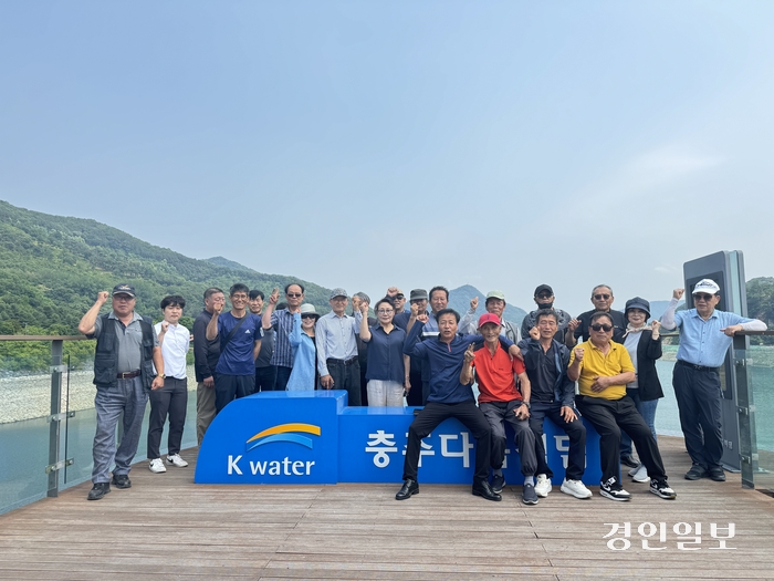 한국수자원공사 한강보관리단은 지난 10일 여주시 어촌계와 시 관계자 등 30여명이 함께하는 워터투어를 실시했다./ 한강보관리단 제공