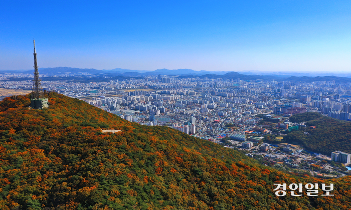 인천이 한눈에 내려다 보이는 계양산 정상. 방송인 배칠수가 가장 좋아하는 장소다. /경인일보 DB