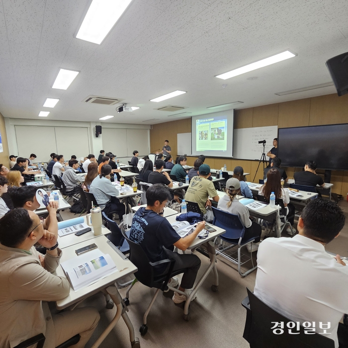 경기도체육회와 (사)한국체육시설 안전관리협회는 지난 6월 29일과 30일 대림대학교에서 체육관계자, 스포츠시설관리자를 대상으로 ‘스포츠시설안전관리사 2급 전문자격증’ 교육을 진행했다. /(사)한국체육시설 안전관리협회 제공