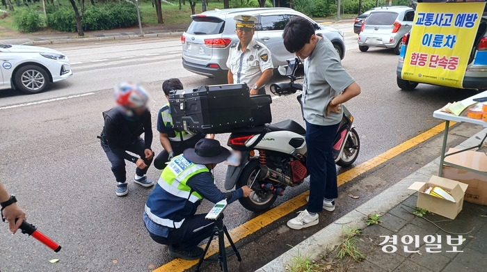 안산시 상록구는 8월22일부터 10월 말까지 경찰서 등 유관기관과 함께 불법 개조 등으로 소음을 유발하는 이륜차(오토바이)에 대해 특별 단속을 진행한다. 2024.8.21 /안산시 제공