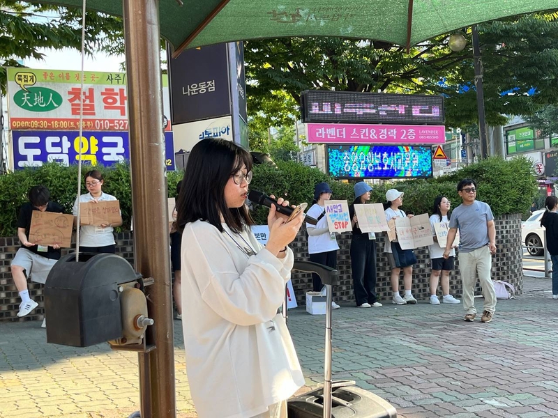 한여빈 대학생 기후행동 경기대표가 기후 위기를 경고하는 발언을 하고 있다. /한여빈 제공