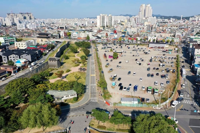 수원시 영화동 화홍문공영주차장 일원. /수원시 제공