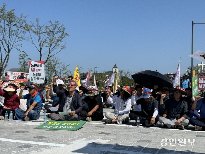 여주시농민회가 4일 여주역세권 택지개발지구 내에서 관내 농민 300여 명이 참여한 가운데 농민대회를 개최했다. 2024.9.4 여주/양동민기자 coa007@kyeongin.com