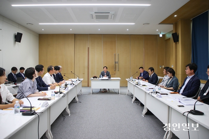 남양주시가 인구 100만 메가시티에 대비해 신규 적극행정위원을 위촉하는 등 ‘적극행정위원회’ 기능 강화에 나섰다. /남양주시 제공