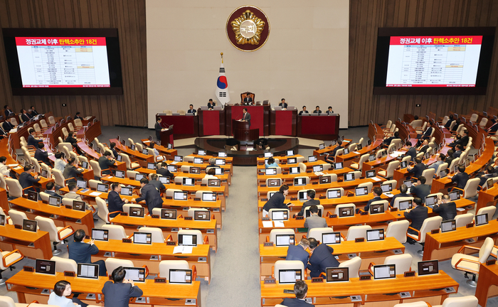 국민의힘 권성동 의원이 9일 오후 국회에서 열린 본회의에서 한덕수 국무총리에게 정치 분야 대정부 질문을 하고 있다. 2024.9.9 /연합뉴스