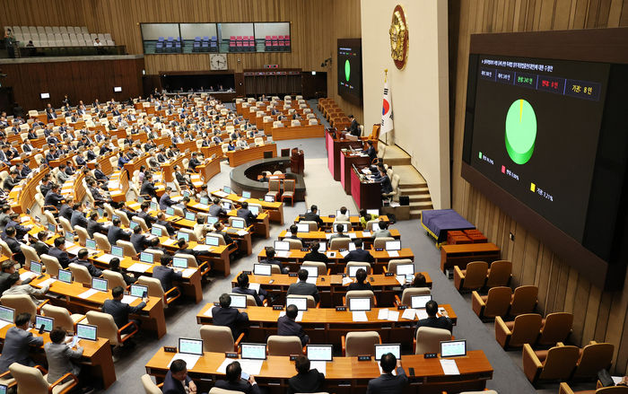 26일 국회에서 열린 본회의에서 성폭력범죄처벌특례법(성폭력처벌법) 개정안 법이 통과되고 있다. 2024.9.26 /연합뉴스