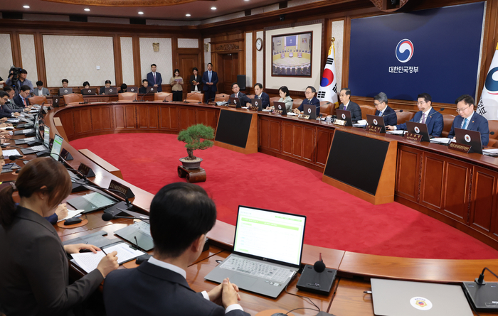 한덕수 국무총리가 30일 서울 종로구 정부서울청사에서 국무회의를 주재하고 있다.2024.9.30 /연합뉴스