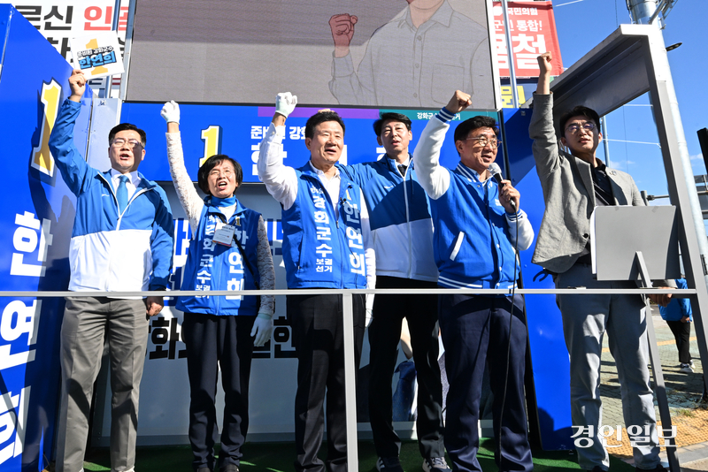 3일 오전 9시 강화읍 알미골사거리에서 한연희 후보가 출정식을 열었다.  2024.10.3 / 김용국기자 yong@kyeongin.com