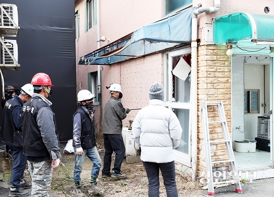 파주시는 파주읍 연풍리 성매매 집결지 내 위반건축물에 대해 행정대집행 영장을 발부하고 강제 철거했다. 2024.10.18 /파주시 제공