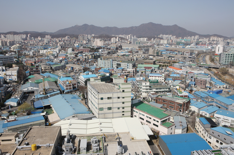 지난 2009년 군포시 당정동 공업지역 모습. 노후 공장들이 밀집해있다. /군포시 제공