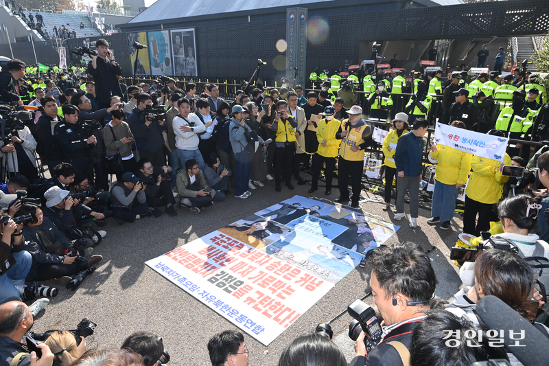 31일 경기도 파주시 임진각 국립 6·25전쟁 납북자기념관에서 최성용 납북자가족모임 대표가 기자회견을 열고 향후 대북전단 살포에 대해 발언하고 있다. 2024.10.31 /최은성기자 ces7198@kyeongin.com