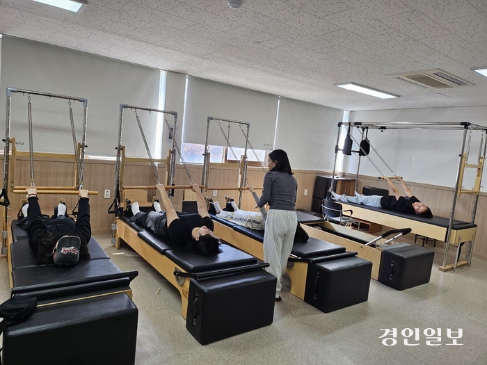 강동대학교 국제교육원 부설 한국어교육센터 학생들이 물리치료학과 전공체험을 하고 있다. /2024.10.31 /강동대 제공