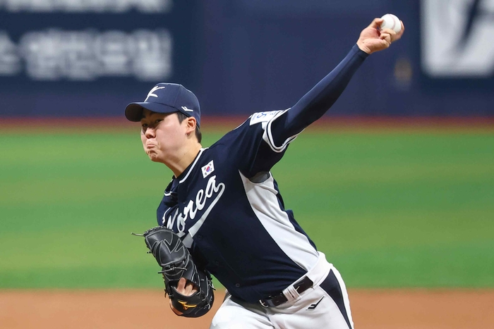 2일 오후 서울 구로구 고척스카이돔에서 열린 2024 WBSC 프리미어 12 평가전 한국과 쿠바의 경기. 1회말 한국 선발투수 최승용이 역투하고 있다. 2024.11.2 /연합뉴스