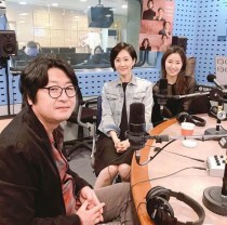 '장만옥 닮은꼴' 김소진, 염정아·김윤석과 쓰리샷