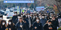 [포토] 경희대학교 국제캠퍼스 논술 마친 인파