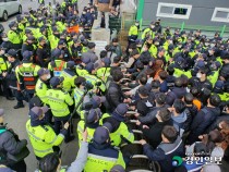 한국와이퍼, 설비 반출시도… 조합원 4명 연행