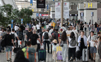 '하루 17만8천명' 몰리는 인천공항… 공항공사, 보안검색대 확대 등 대비