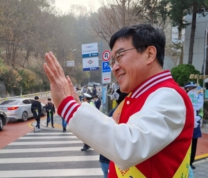 '보수 불모지' 안양 만안구에 희망을 심다… '동네 변호사' 최돈익