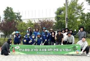 인천시설공단 임직원, 계양경기장서 나무 심기 행사