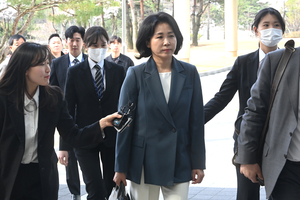 '법카 유용 의혹' 김혜경 전 수행팀장, 증언 신빙성 두고 검찰과 공방