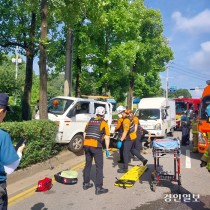 가로수 정비중 화물차 추돌 2명 숨져