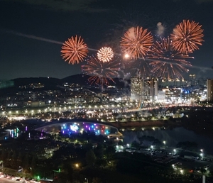 “드론쇼인지 음악회인지”… '폭죽 안 터진' 운정호수공원 불꽃축제