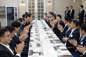 윤 대통령,  국힘 지도부 초청 만찬 “국익우선 국감 돼야…일당백 각오로 임하길”