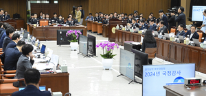 양평 고속 특혜 vs 법인카드 유용… 윤석열·이재명 '정쟁의 장'된 경기경찰 국감