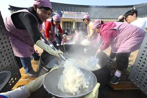 [포토] 이천쌀문화축제...갓 지은 가마솥 밥