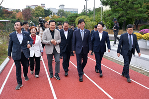 안산 송호고, 모래운동장 대신 풋살·배구·농구장…주민들도 이용 가능