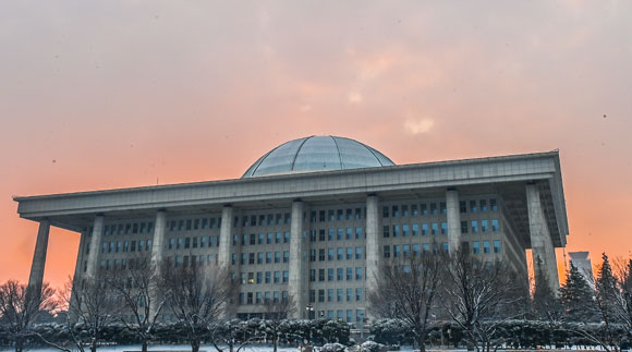 [경인포토]고양 덕이동 폐차장 화재 사흘째 잔불제거 난항